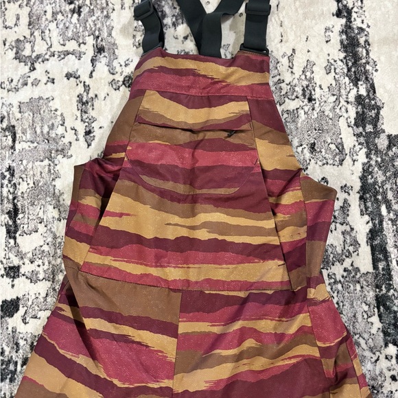 Mountain hardware Snow Bibs NWT Retail $229 - Picture 3 of 3